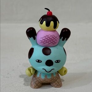 Kid Robot Ice cream figure by Aya Kakeda Dunny 2008